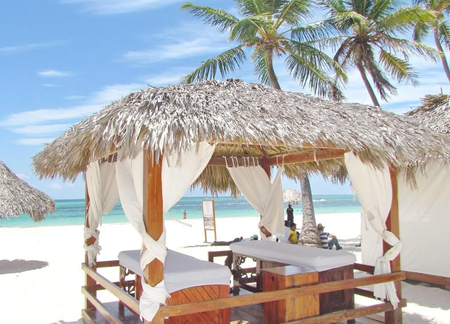 Ducassi Suites Rooftop Pool - Beach Club And Spa Punta Cana Hotel